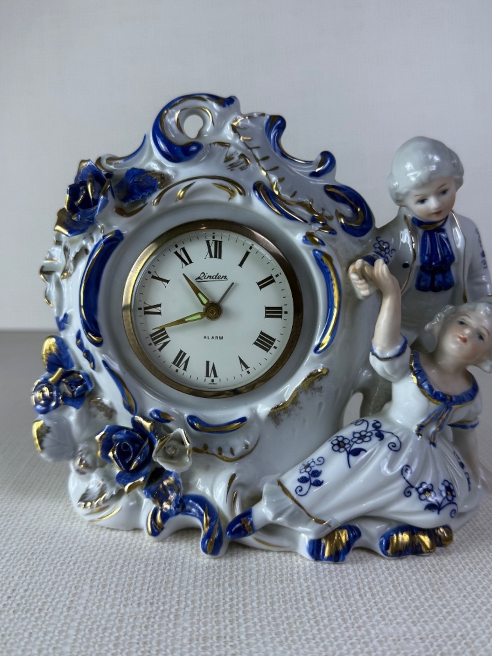 Vintage Linden Porcelain Mantel Clock Blue White Gold Victorian Figurines Japan - Picture 2 of 12